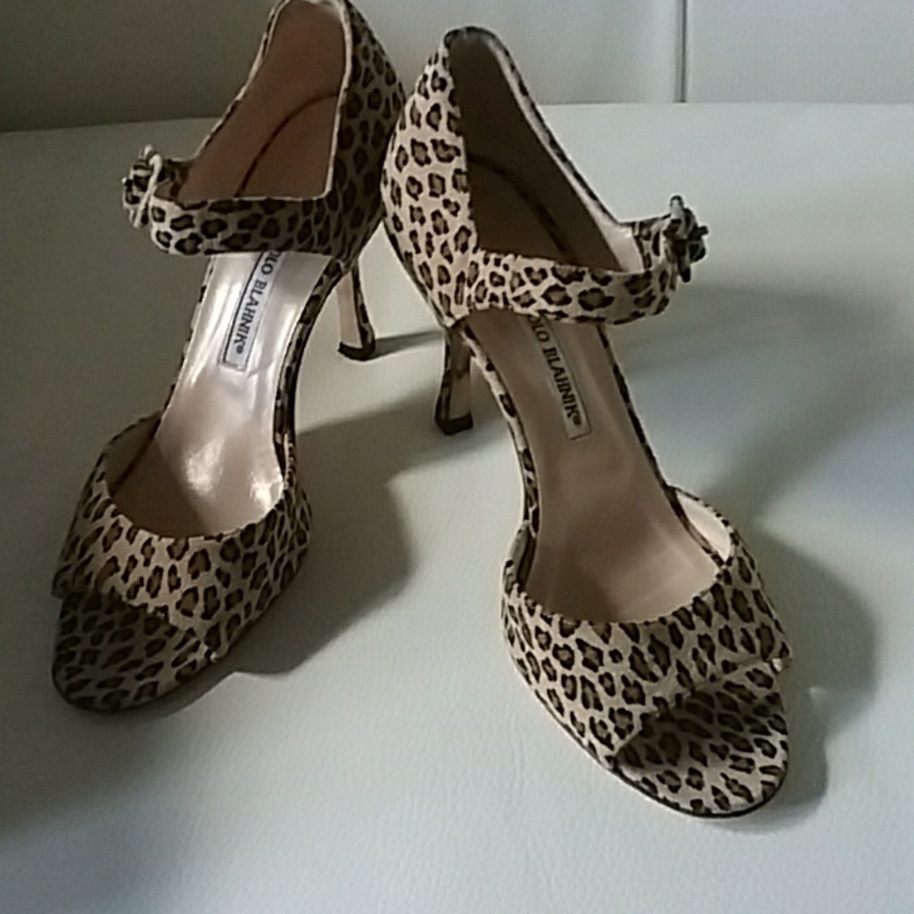Nwot Manolo Blahnik leopard sandals